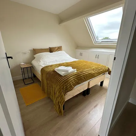 Veerman 10 In Spijk - Metro Holiday home